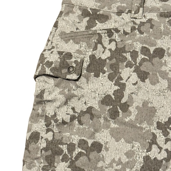 Eddie Bauer Gray Camo Cargo Shorts Durable Cotton Blend Size 14 Lightweight - Picture 4 of 6